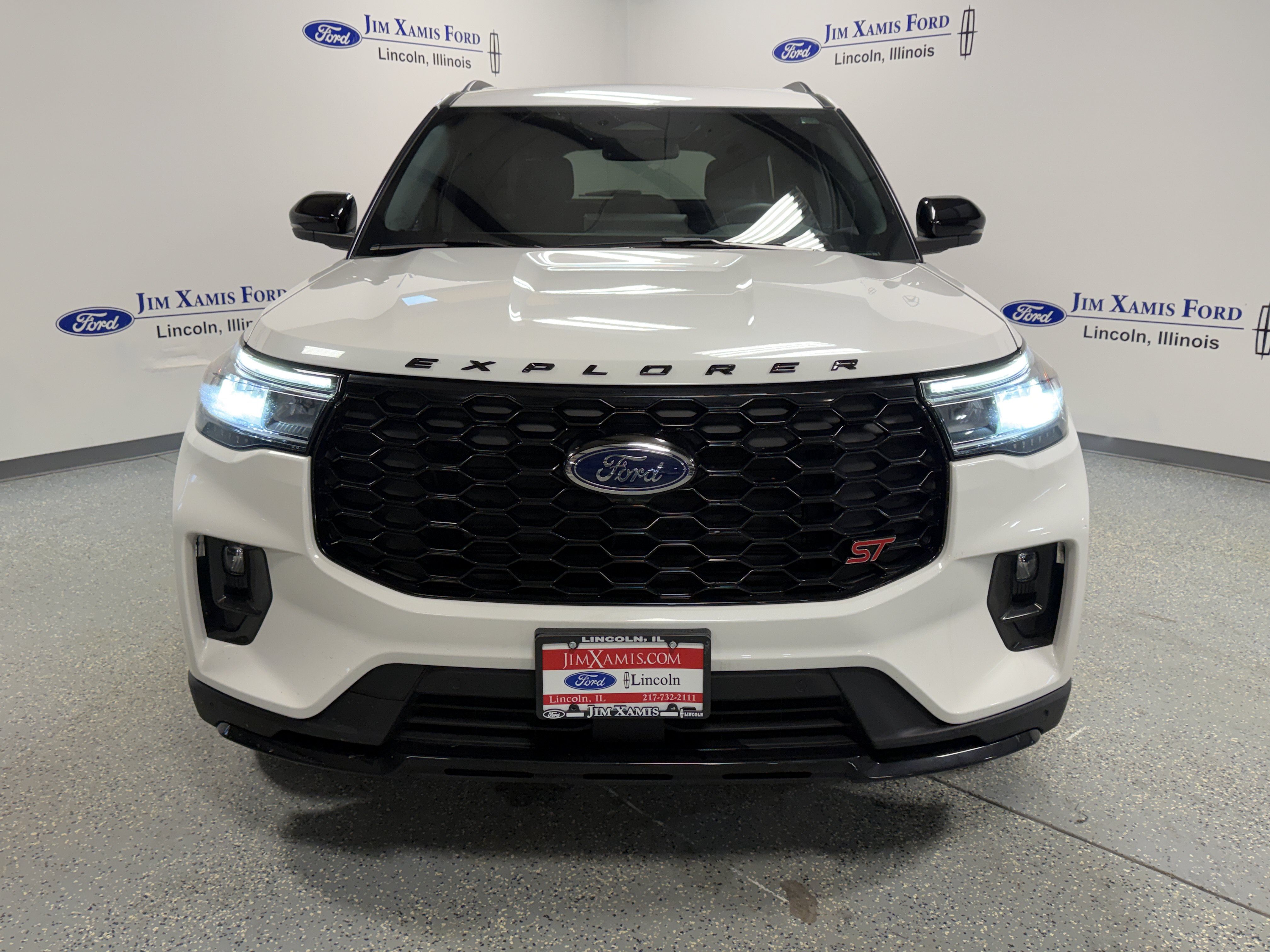 Used 2025 Ford Explorer ST AWD/4WD image 2