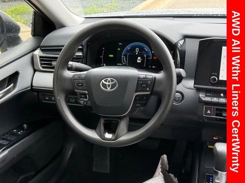 Used 2025 Toyota Camry LE AWD/4WD image 14