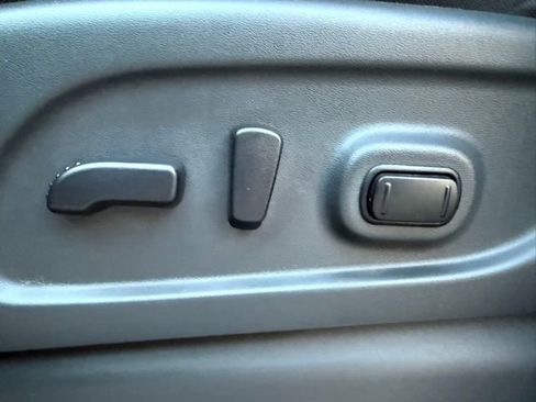 Used 2023 Nissan Titan SV w/ SV Convenience Package image 33