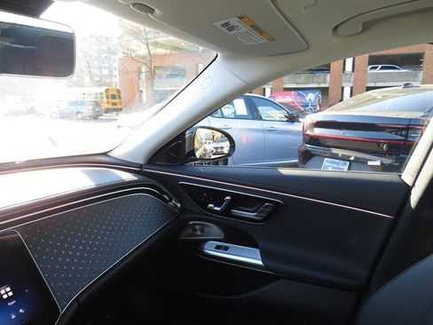 Used 2025 Mercedes-Benz E 350 4MATIC Sedan image 15