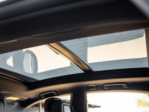 Certified 2025 Porsche Macan Electric RWD image 27