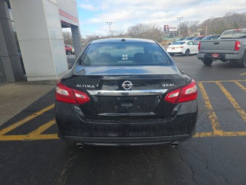 Used 2016 Nissan Altima 3.5 SL w/ 3.5 Technology Package image 4