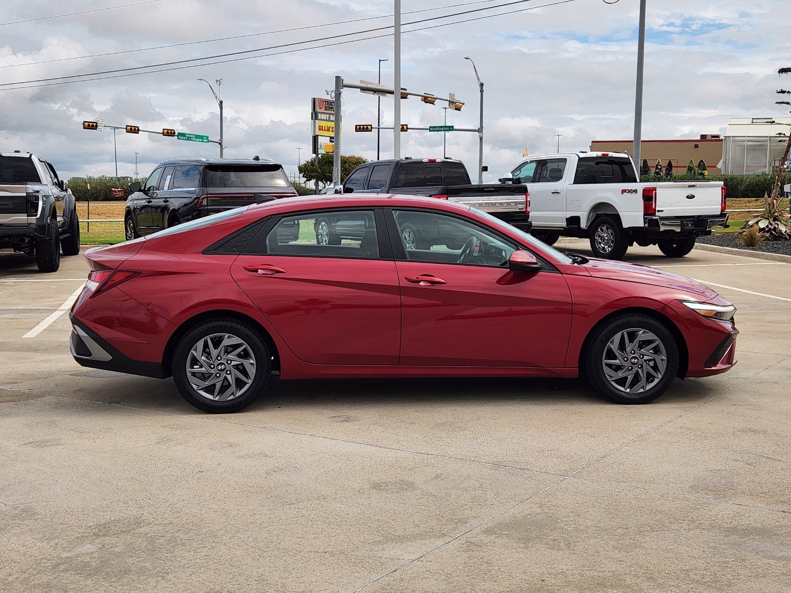 Used 2024 Hyundai Elantra SEL FWD image 7