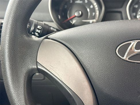 Used 2013 Hyundai Elantra GLS image 15
