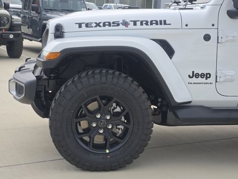 New 2026 Jeep Gladiator Sport AWD/4WD image 6