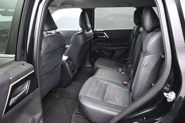 Used 2025 Mitsubishi Outlander SE FWD image 6