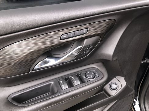 Used 2024 GMC Terrain SLT image 13