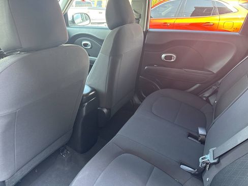 Used 2018 Kia Soul FWD image 18