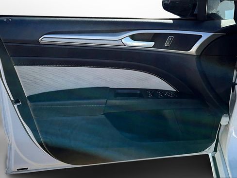 Used 2020 Ford Fusion SE w/ Equipment Group 151A image 25