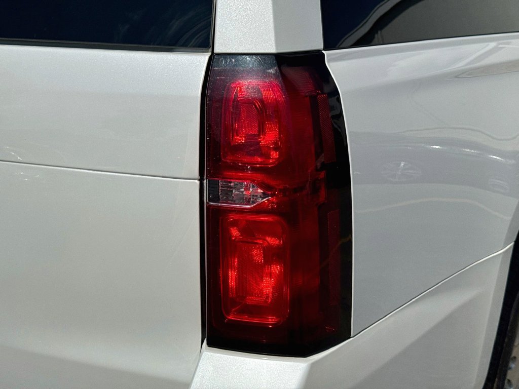 Used 2018 Chevrolet Suburban LT RWD image 31