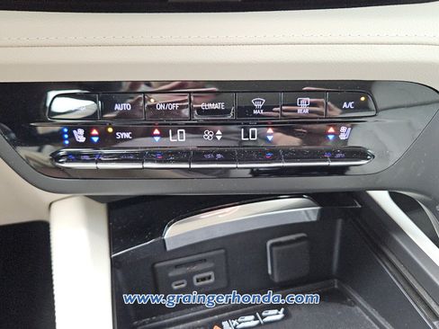 Used 2023 Buick Envision Avenir FWD image 17