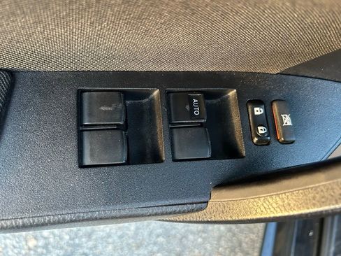 Used 2019 Toyota Corolla LE image 16