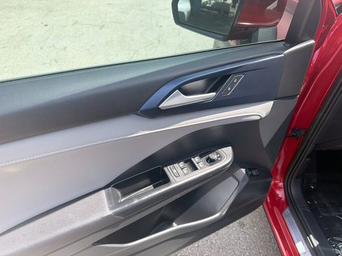 Certified 2023 Volkswagen Taos SE FWD image 16