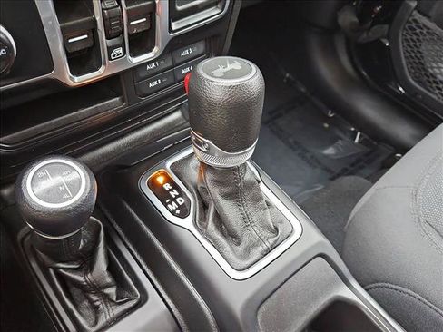 Used 2023 Jeep Wrangler Unlimited AWD/4WD image 11