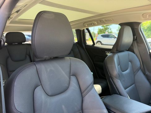 Certified 2025 Volvo V60 B5 Cross Country Plus AWD/4WD image 9