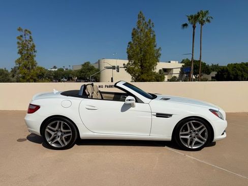 Used 2014 Mercedes-Benz SLK 250 w/ Premium Package image 18