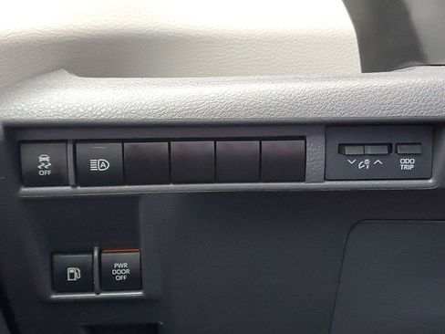 Certified 2024 Toyota Sienna XLE image 32