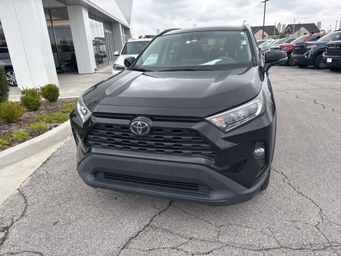 Used 2020 Toyota RAV4 XLE image 4