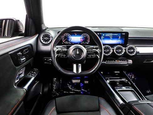 Used 2024 Mercedes-Benz GLB 250 image 4