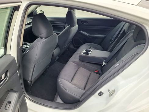 Used 2025 Nissan Altima 2.5 SV image 13