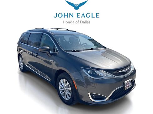 Used 2019 Chrysler Pacifica Touring-L image 1