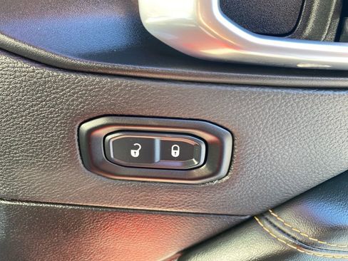 Used 2024 Jeep Wrangler Unlimited Sahara image 14