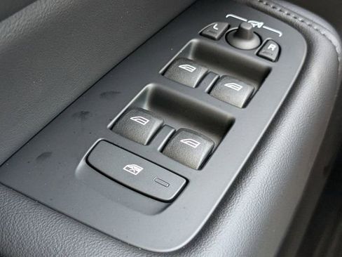 New 2025 Volvo XC60 B5 Core w/ Climate Package image 30