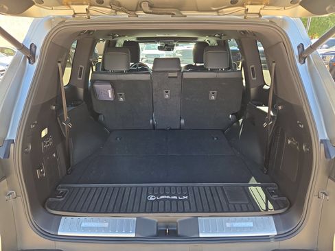 Used 2024 Lexus LX 600 4WD w/ Luxury Package image 12