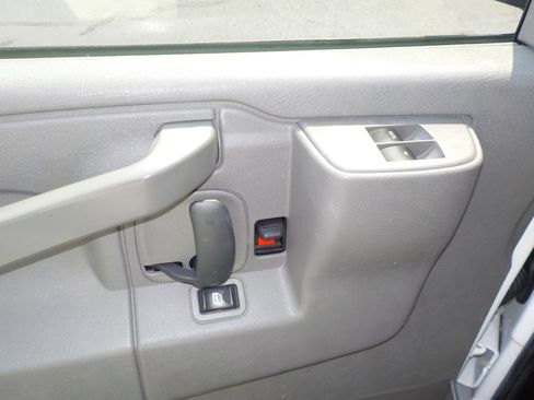 Used 2016 Chevrolet Express 2500 RWD image 15