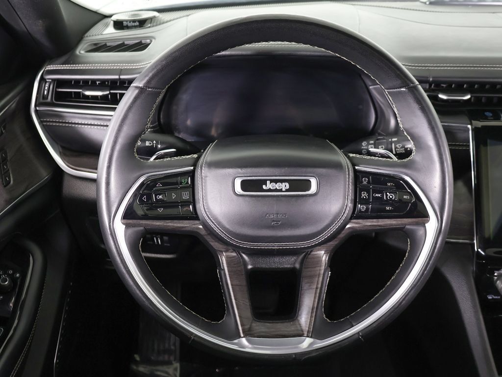Used 2022 Jeep Grand Cherokee Overland w/ Luxury Tech Group IV AWD/4WD image 48