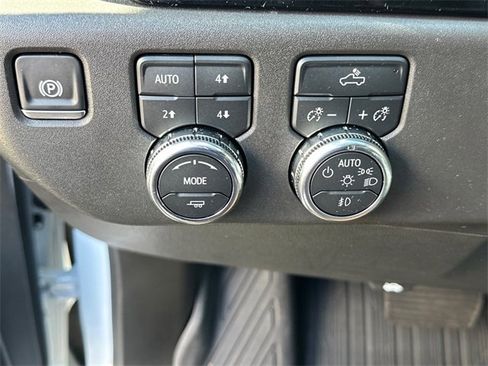 Used 2025 GMC Sierra 1500 Elevation image 18