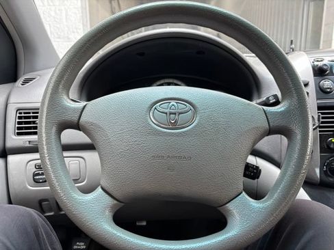 Used 2010 Toyota Sienna CE FWD image 13