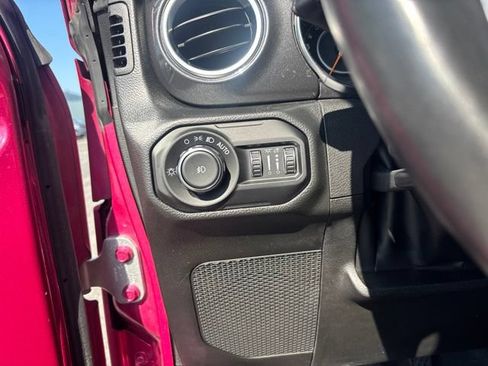 Used 2022 Jeep Wrangler Unlimited Sahara AWD/4WD image 31