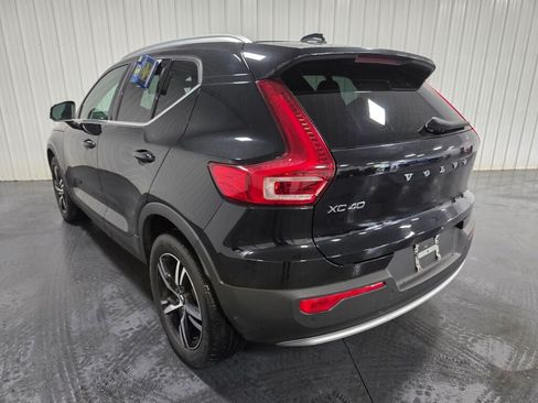 Used 2023 Volvo XC40 B5 Plus AWD/4WD image 3