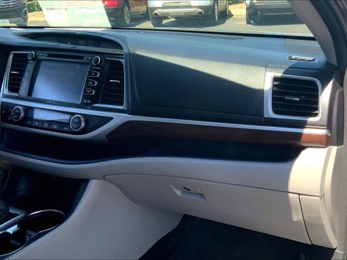 Used 2015 Toyota Highlander Limited w/ Driver Technology Package image 18