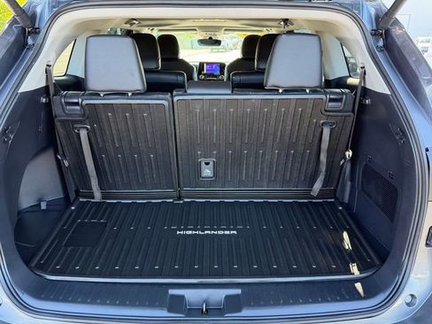 Certified 2024 Toyota Highlander XLE AWD/4WD image 17
