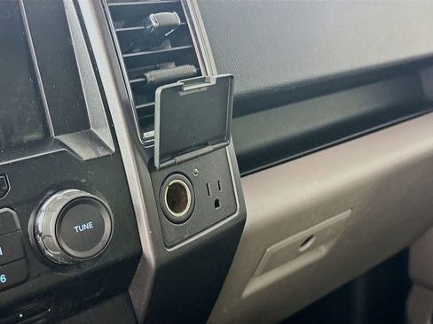 Used 2017 Ford F150 XLT w/ Equipment Group 302A Luxury image 34