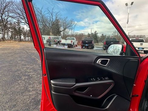 Used 2021 Kia Soul EX image 11