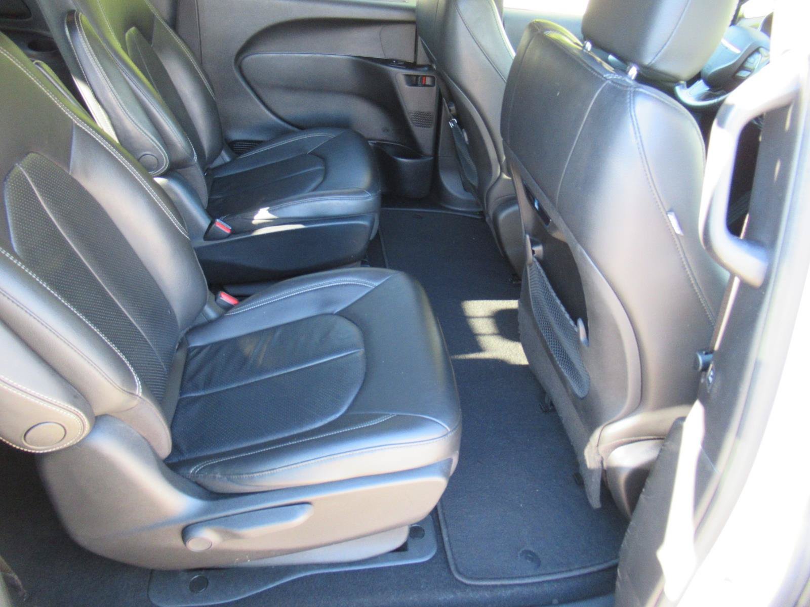 Used 2019 Chrysler Pacifica Touring-L w/ S Appearance Package FWD image 27