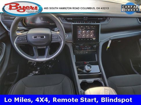 Used 2024 Jeep Grand Cherokee Laredo image 16