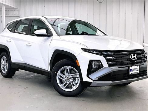 Used 2025 Hyundai Tucson SE AWD/4WD image 1
