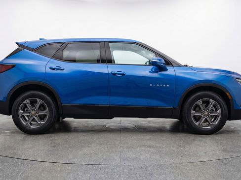 Used 2025 Chevrolet Blazer LT image 11