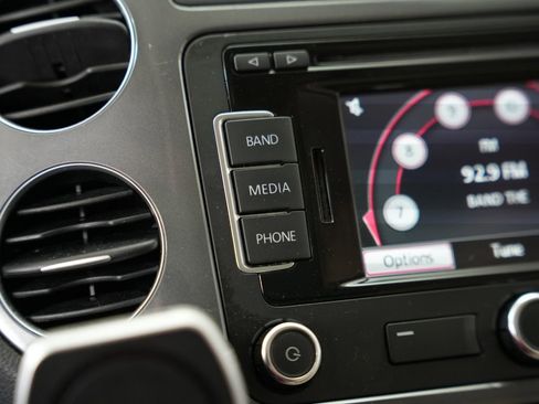 Used 2015 Volkswagen Tiguan SEL image 21