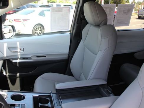 Certified 2026 Toyota Sienna XLE FWD image 37