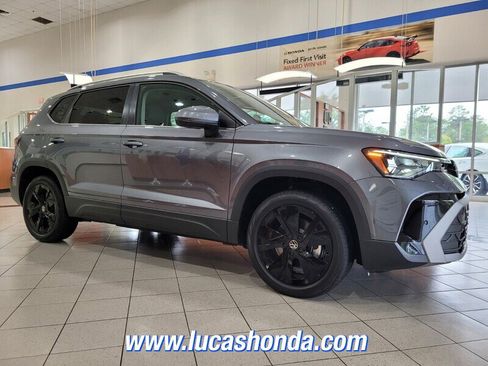 Used 2025 Volkswagen Taos SE image 3