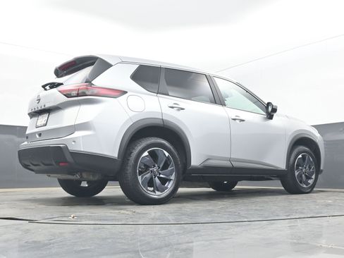 Used 2025 Nissan Rogue SV image 29