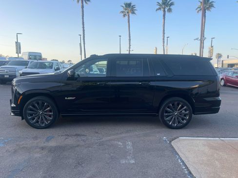 Used 2025 Cadillac Escalade ESV V AWD/4WD image 6