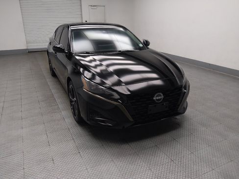 Used 2023 Nissan Altima 2.5 SR w/ SR Premium Package FWD image 13