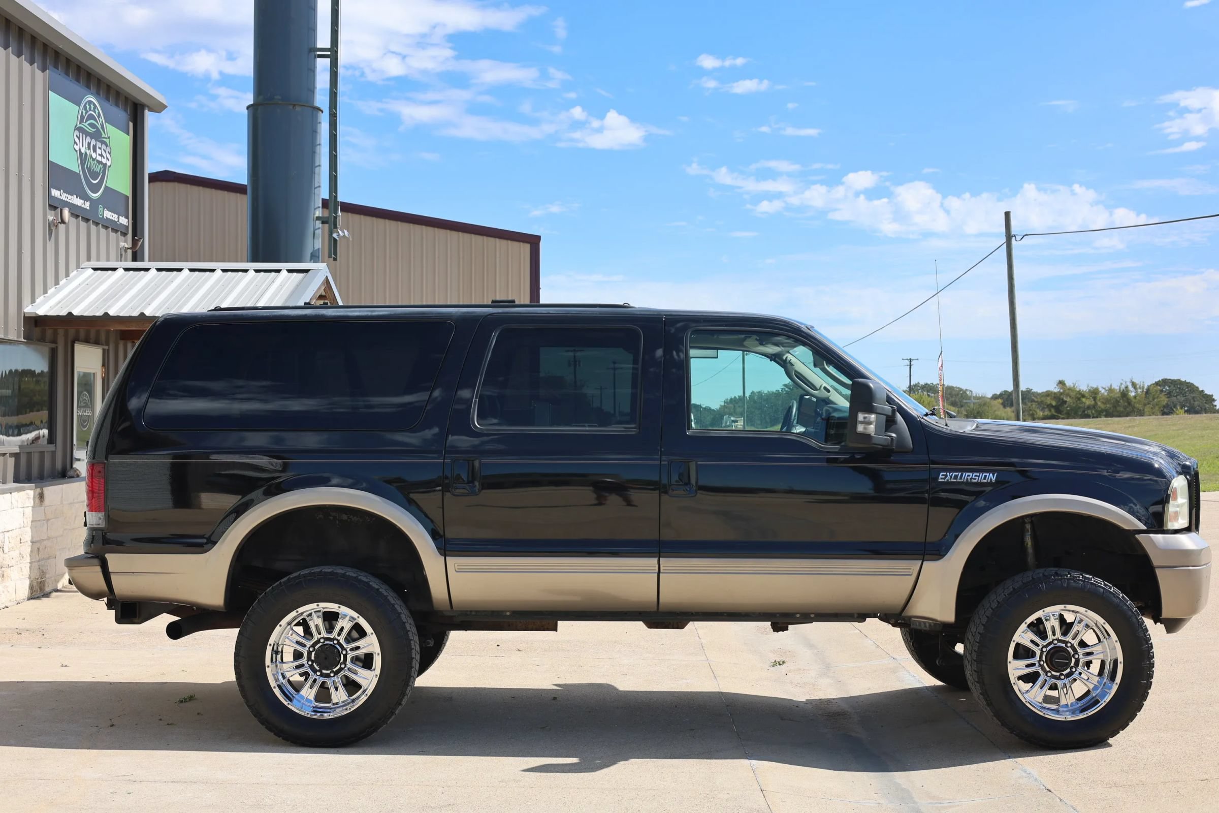 Used 2005 Ford Excursion Eddie Bauer AWD/4WD image 2
