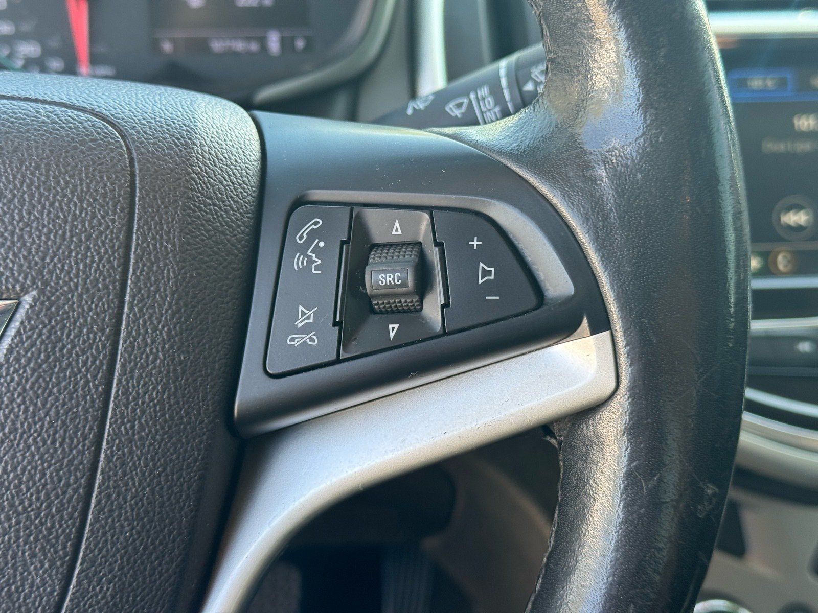 Used 2018 Chevrolet Cruze LT w/ Convenience Package FWD image 18